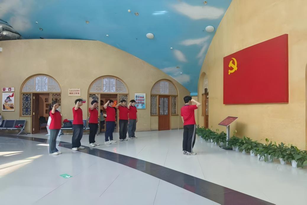 ����W�������l(xi��ng)��̽�L������üo���^��׷���tɫ���E